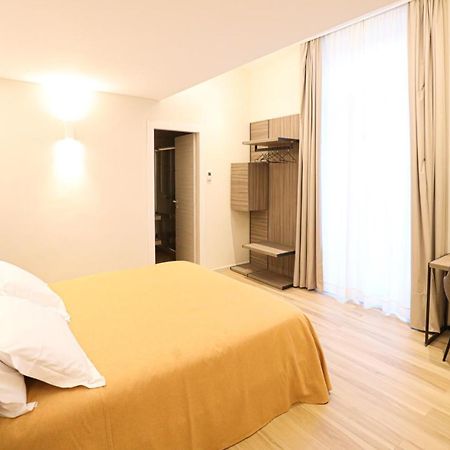 Municipio Luxury Suite เนเปิลส์ ภายนอก รูปภาพ