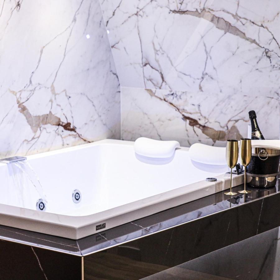 Municipio Luxury Suite เนเปิลส์ ภายนอก รูปภาพ