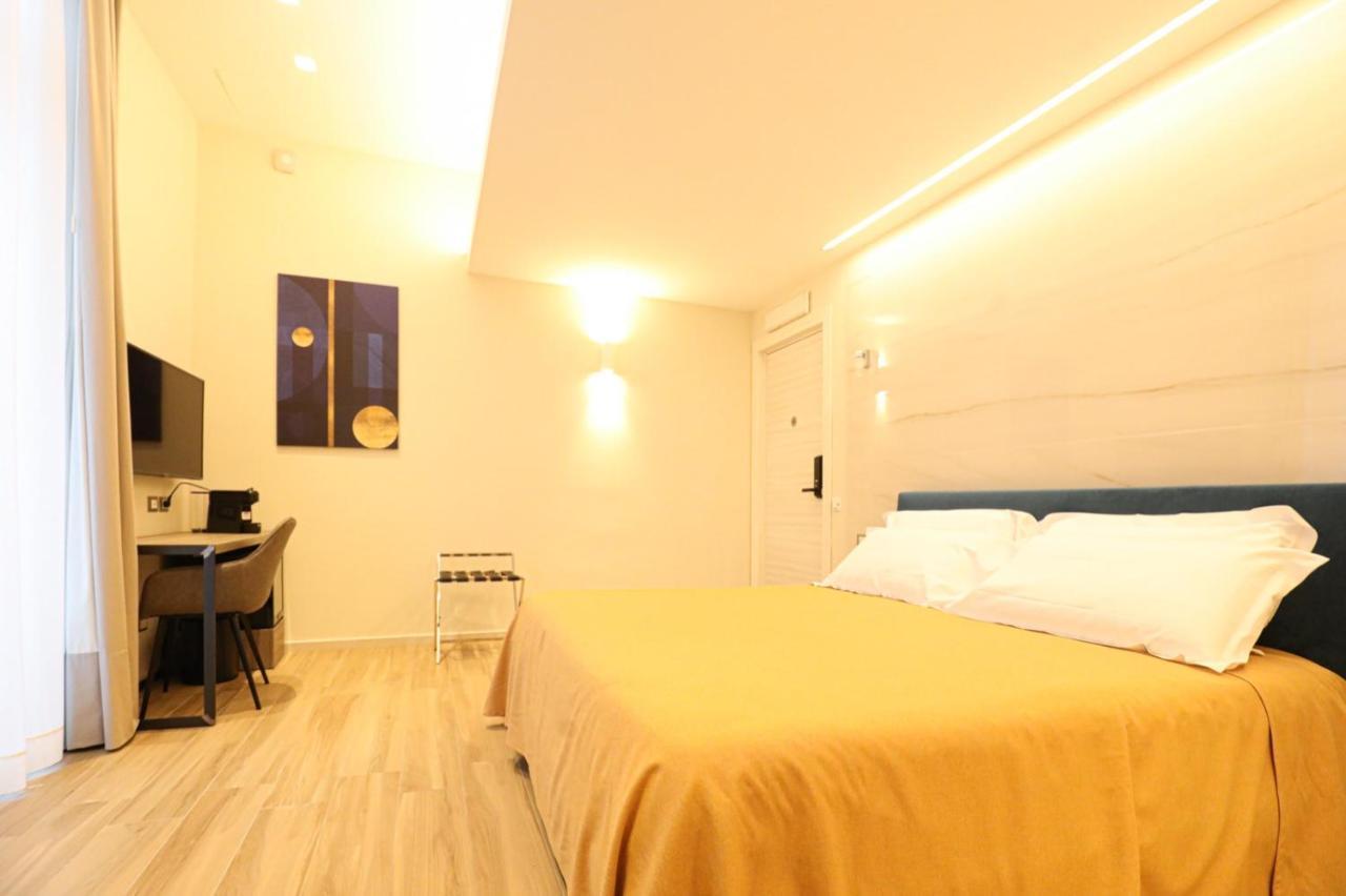 Municipio Luxury Suite เนเปิลส์ ภายนอก รูปภาพ