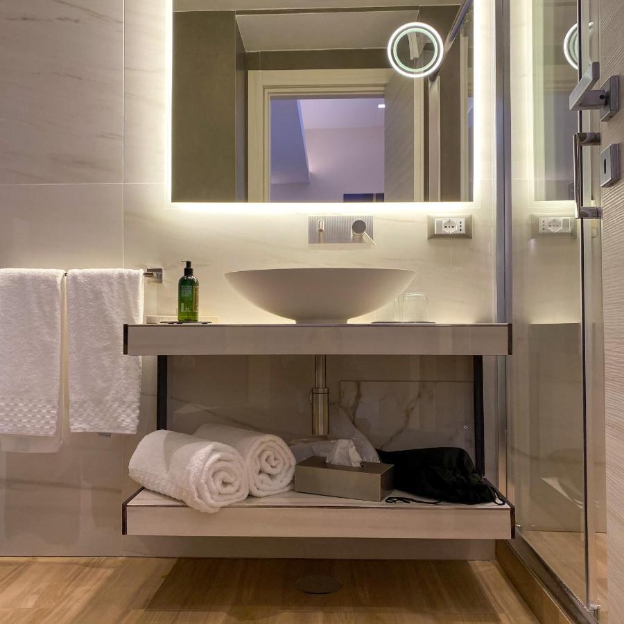 Municipio Luxury Suite เนเปิลส์ ภายนอก รูปภาพ