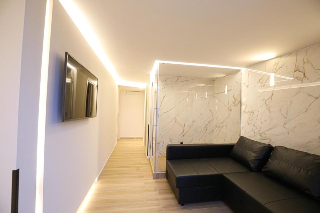 Municipio Luxury Suite เนเปิลส์ ภายนอก รูปภาพ