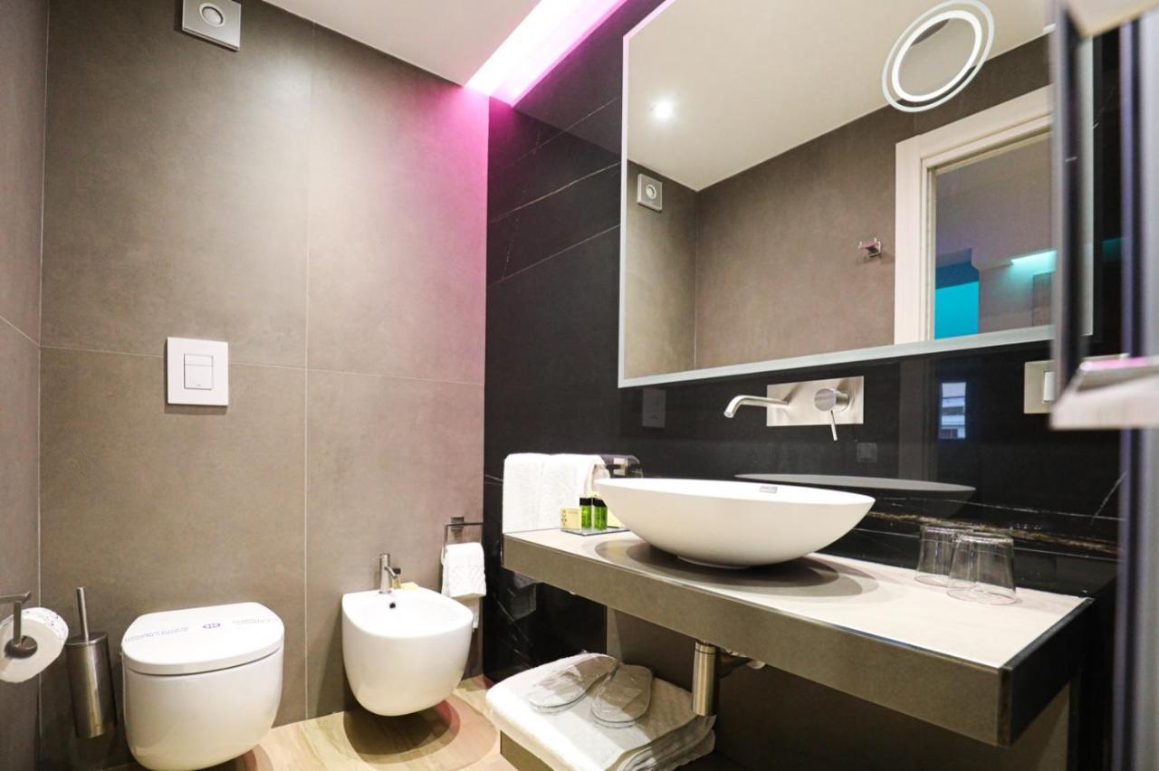 Municipio Luxury Suite เนเปิลส์ ภายนอก รูปภาพ