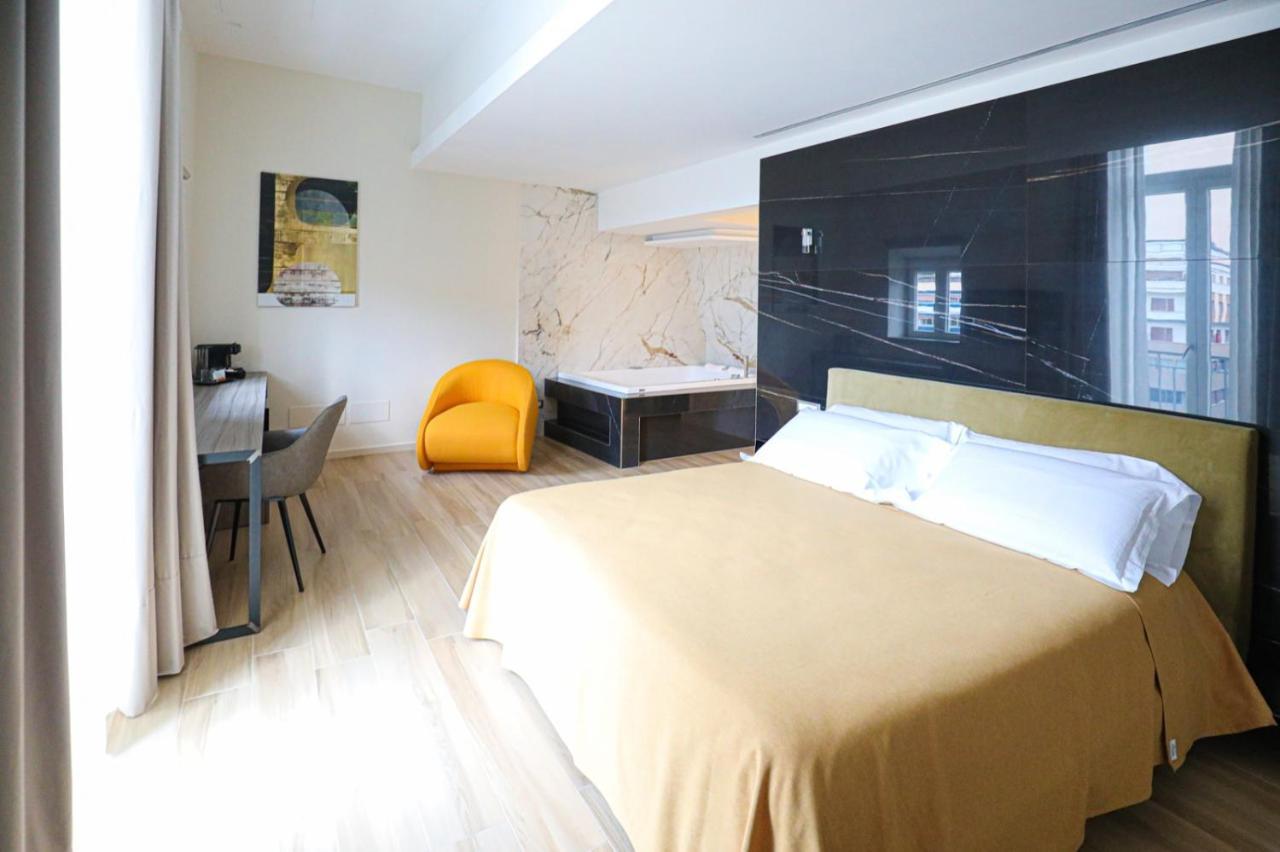 Municipio Luxury Suite เนเปิลส์ ภายนอก รูปภาพ