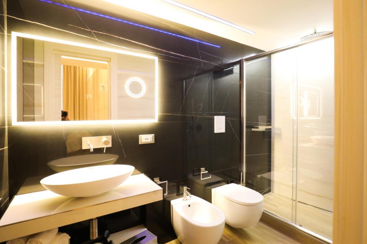 Municipio Luxury Suite เนเปิลส์ ภายนอก รูปภาพ
