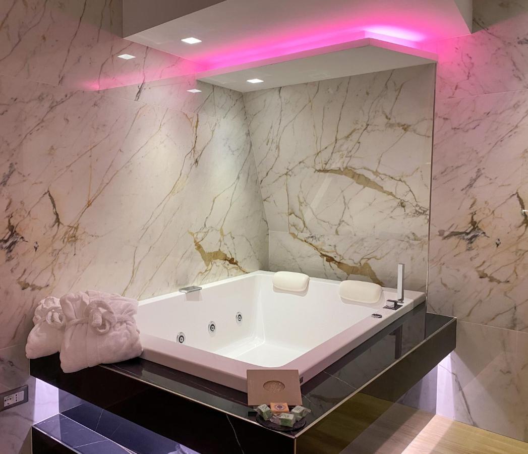 Municipio Luxury Suite เนเปิลส์ ภายนอก รูปภาพ