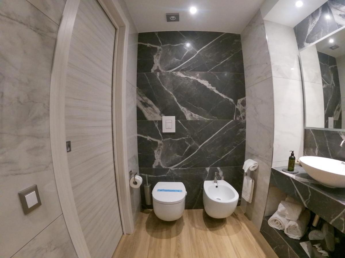 Municipio Luxury Suite เนเปิลส์ ภายนอก รูปภาพ