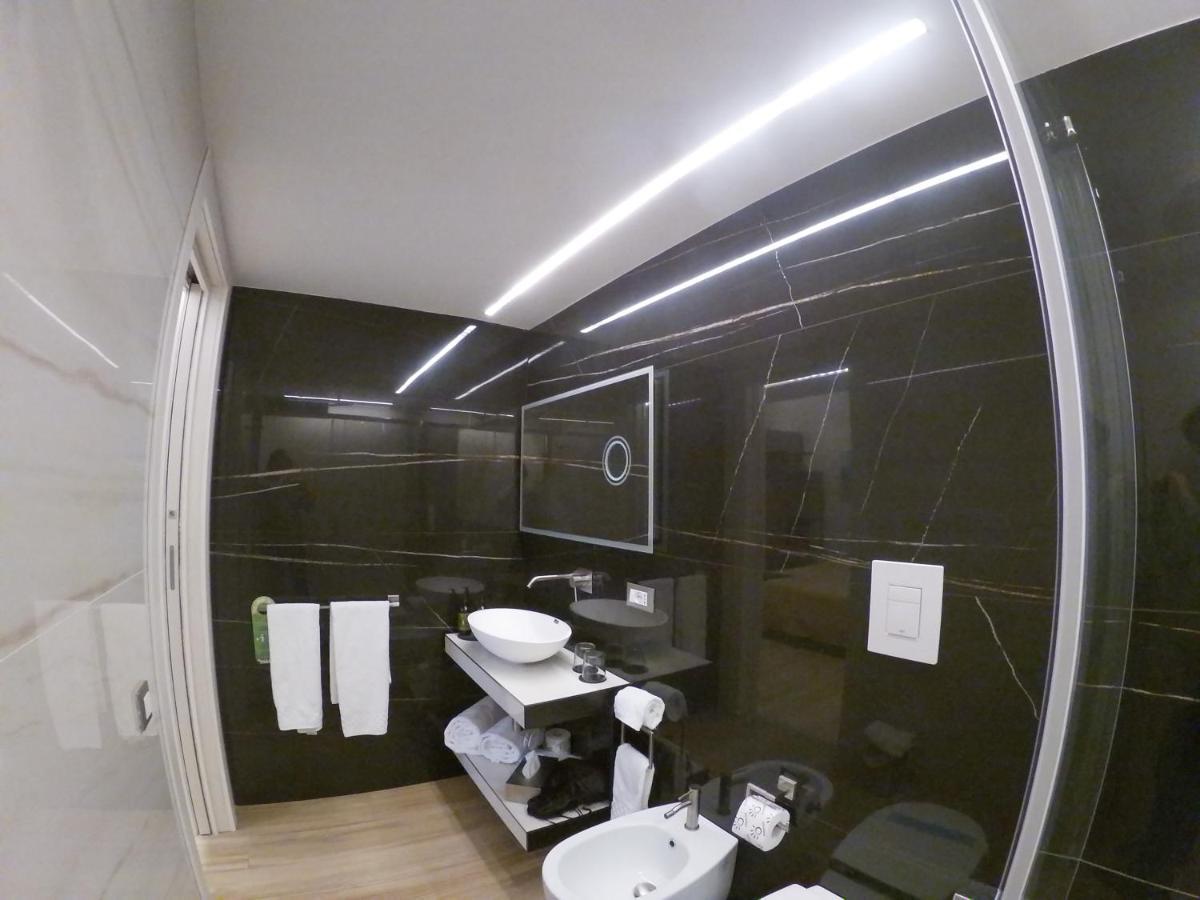 Municipio Luxury Suite เนเปิลส์ ภายนอก รูปภาพ