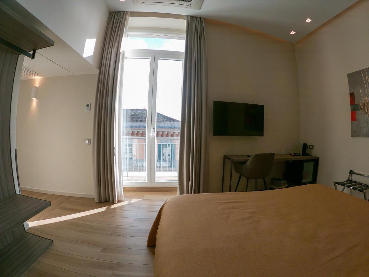 Municipio Luxury Suite เนเปิลส์ ภายนอก รูปภาพ