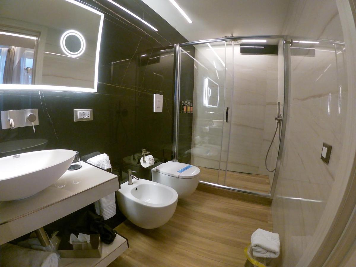 Municipio Luxury Suite เนเปิลส์ ภายนอก รูปภาพ