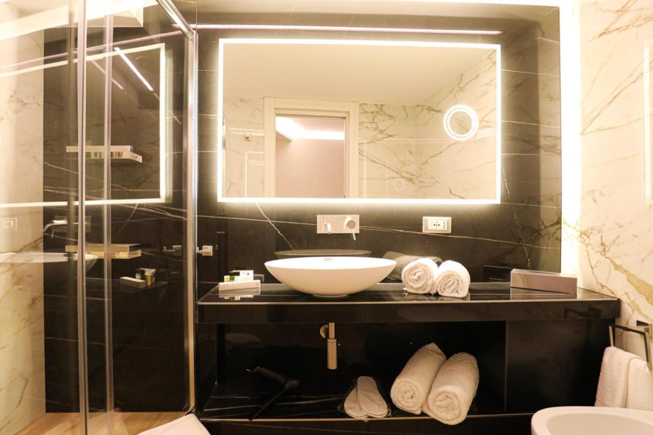 Municipio Luxury Suite เนเปิลส์ ภายนอก รูปภาพ