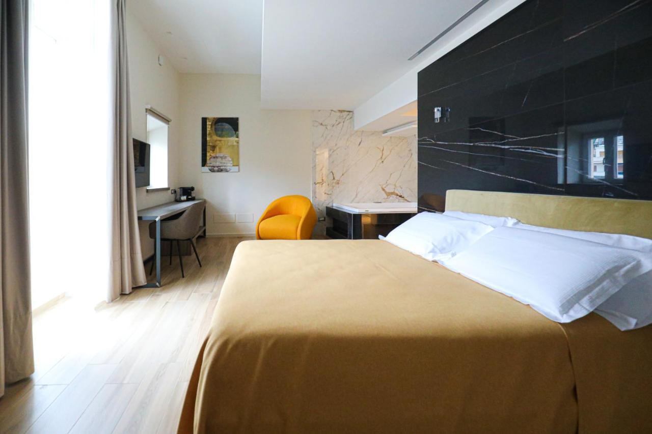Municipio Luxury Suite เนเปิลส์ ภายนอก รูปภาพ