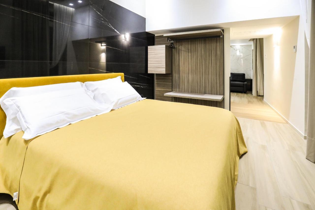 Municipio Luxury Suite เนเปิลส์ ภายนอก รูปภาพ