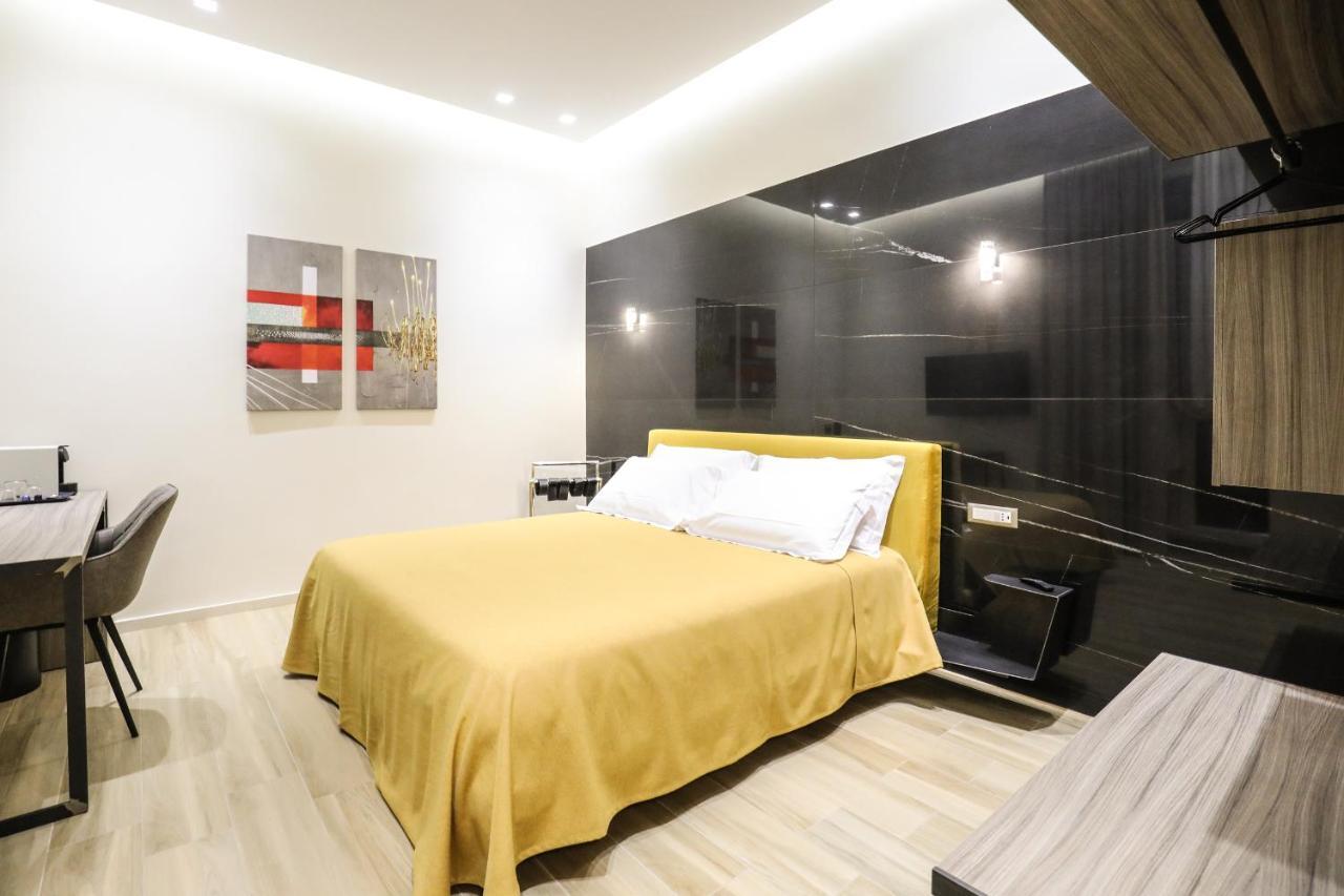 Municipio Luxury Suite เนเปิลส์ ภายนอก รูปภาพ