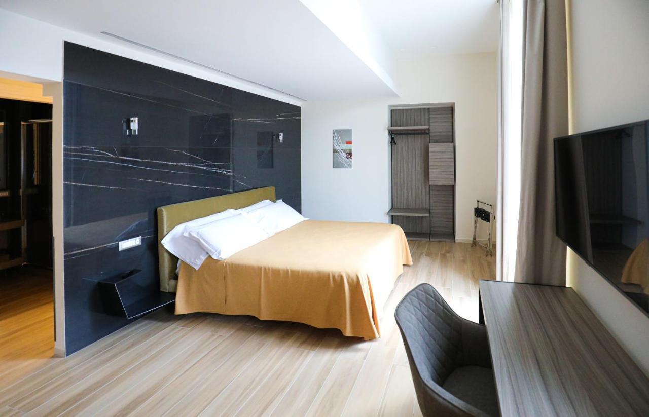 Municipio Luxury Suite เนเปิลส์ ภายนอก รูปภาพ