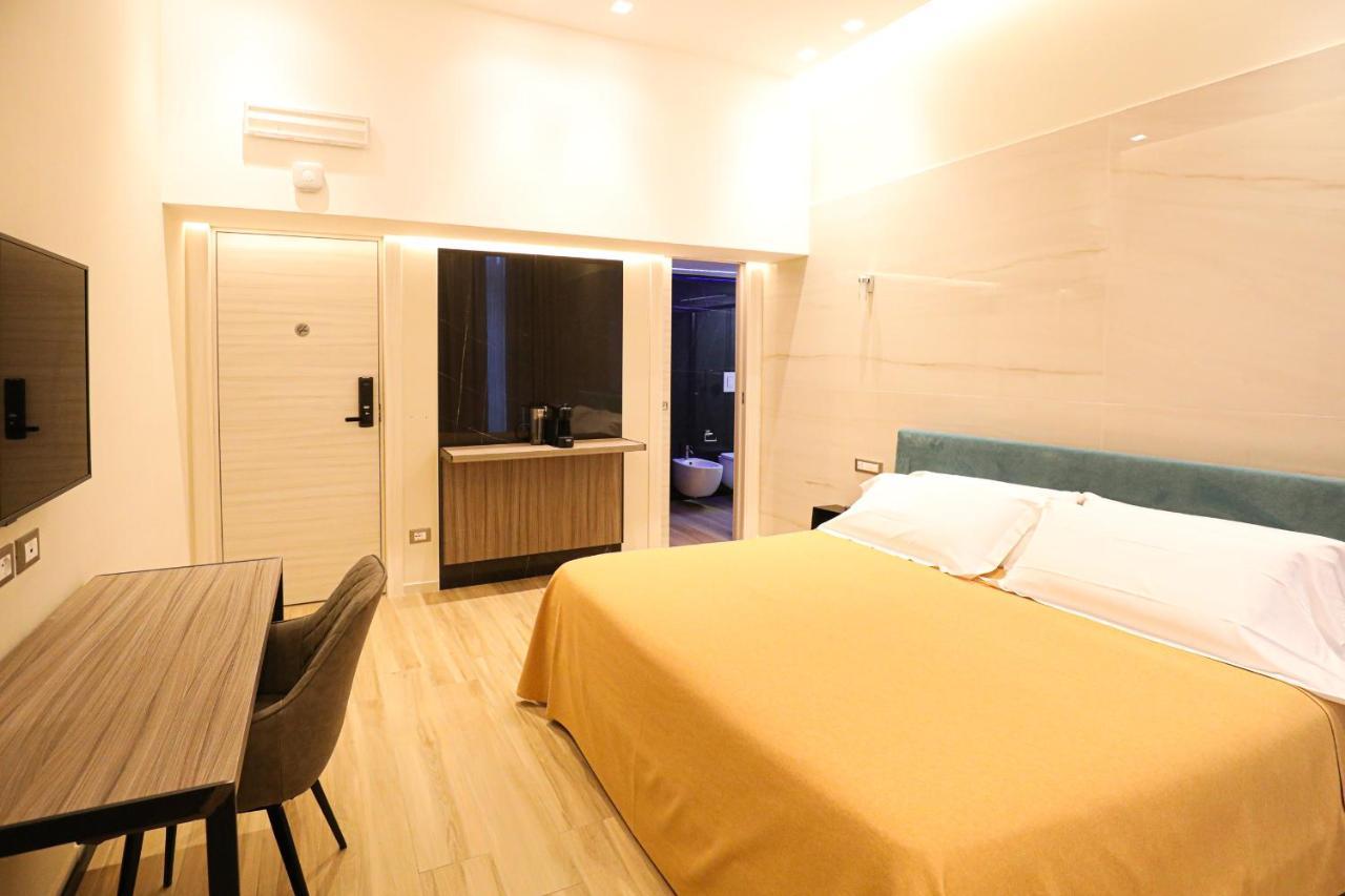 Municipio Luxury Suite เนเปิลส์ ภายนอก รูปภาพ